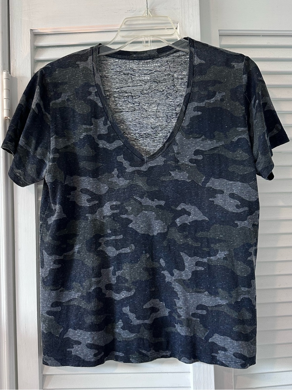 Majestic Filatures Linen Blend V Neck Camo Print Short Sleeve Tee Size 3 (Med)